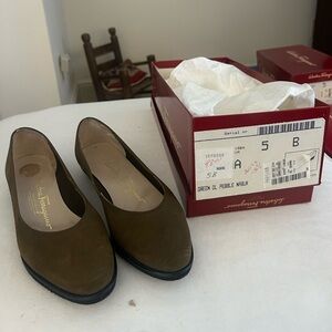 Vintage Ferragamo ballet flats